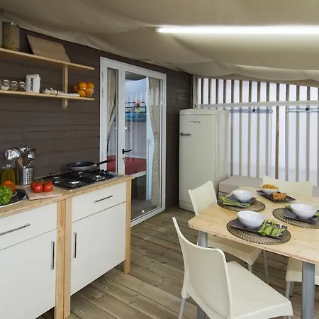 Senia Cala Canyelles Camping